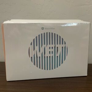 NWB Base Blue Dry/Wet Dual Action Facial Cleansing Wipes